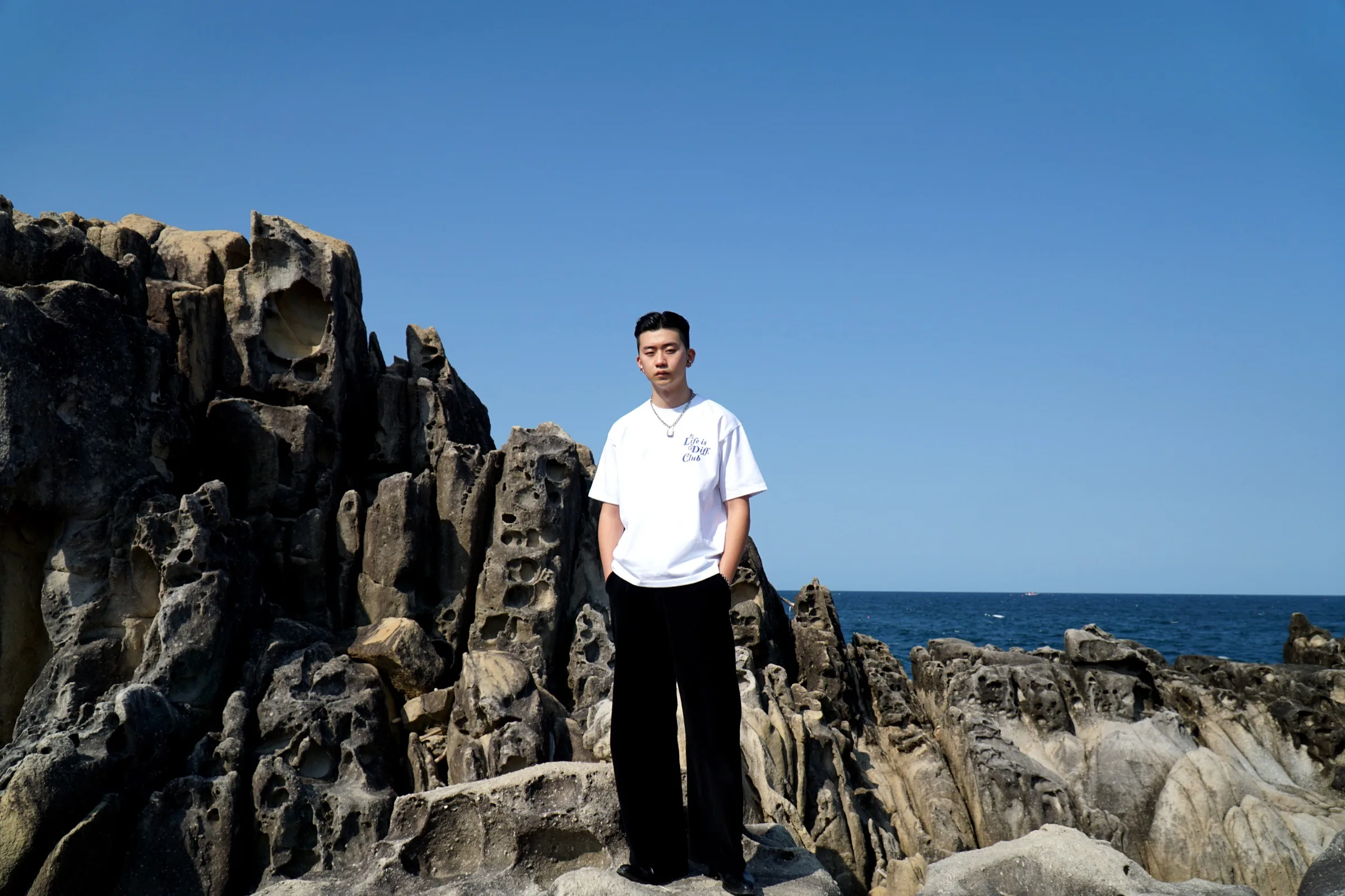 시즌 룩북 촬영 — 브랜드 콘셉트와 제품 스타일링 기획